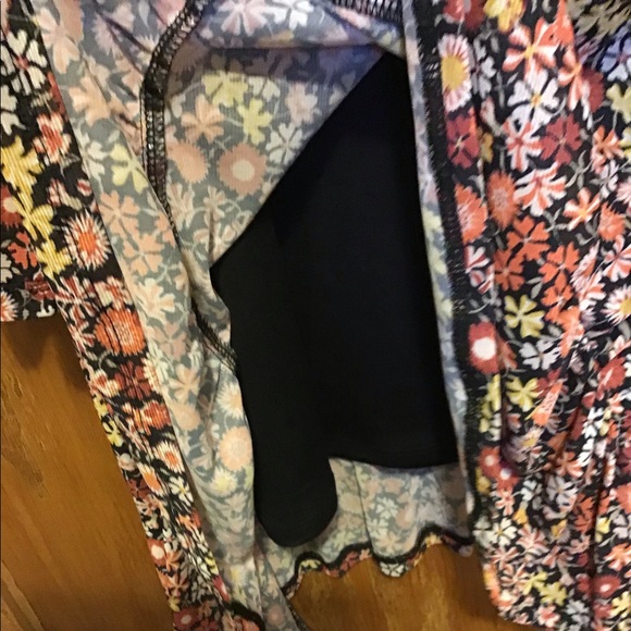 SKYE’S THE LIMIT Floral 2 pc. Top - L - Picture 3 of 3